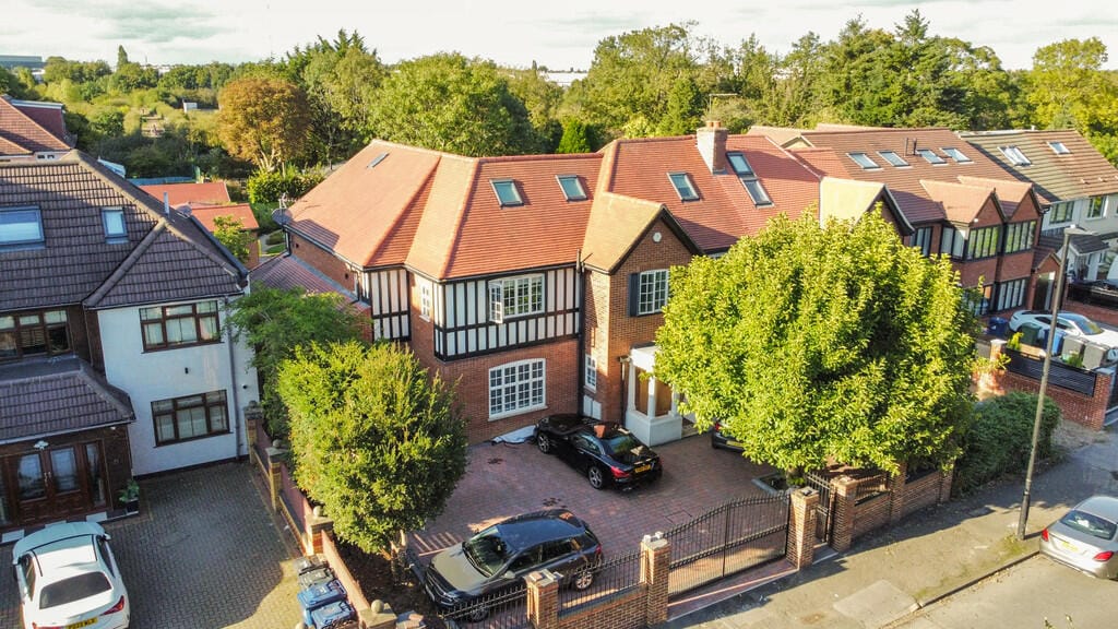 £2,200,000 offers in region of